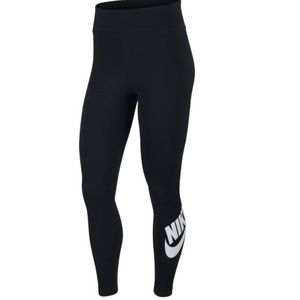 SOLD Nike high waisted leggings